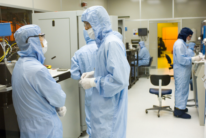 Instructional labs in the Institute for Matter and Systems cleanroom at Georgia Tech